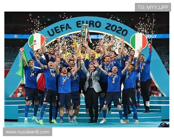 足球俱乐部签约外国球星引发关注背后的策略与挑战分析