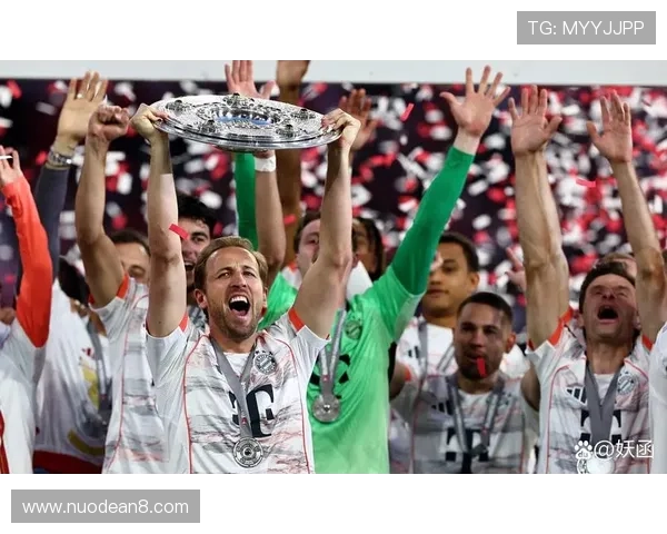 足球明星时尚潮流解析 从球场到生活的独特装扮风格探索